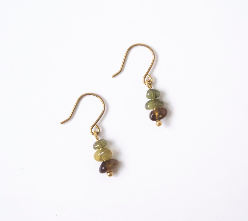 找它 / 绿球藻 - 橄榄石 黄铜耳环 - 耳环/耳夹 - 半宝石 绿色