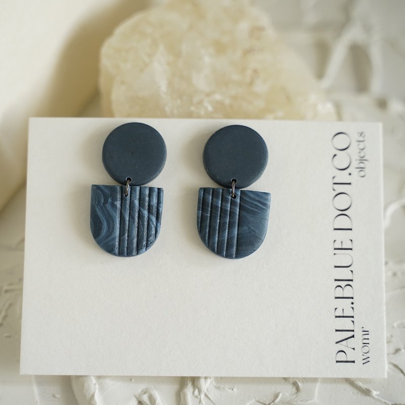 Marine Dabih earrings - 耳环/耳夹 - 树脂 蓝色