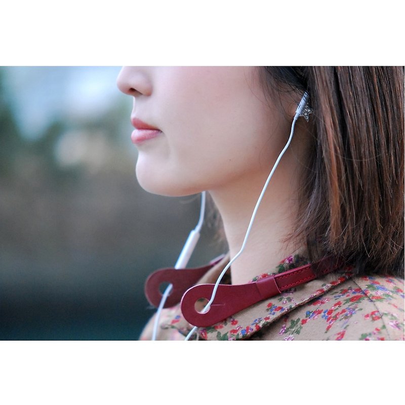 日本 SKLO 皮革耳机挂具 送皮革线材收纳带(随机) - 卷线器/电线收纳 - 真皮 多色