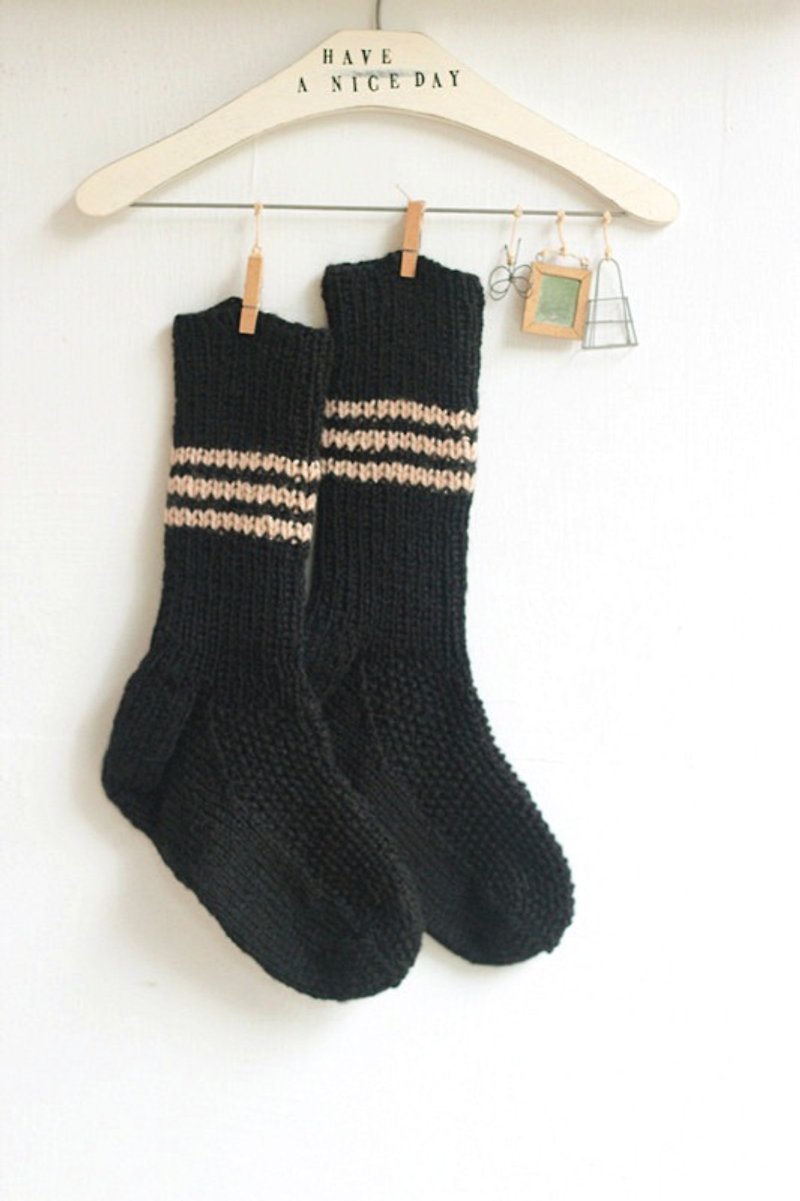 【好日手作】Handmade。冬季手编日系毛线厚毛袜／圣诞礼物 - 袜子 - 其他材质 黑色
