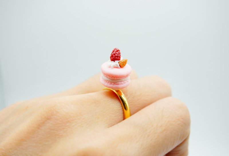 MoonMade 原创手工 袖珍水果马卡龙戒指 微缩版马卡龙胸针领针 6种口味 圣诞礼物 Miniature Fruits Macarons Finger Ring Sweet Birthday Gift - 戒指 - 粘土 多色