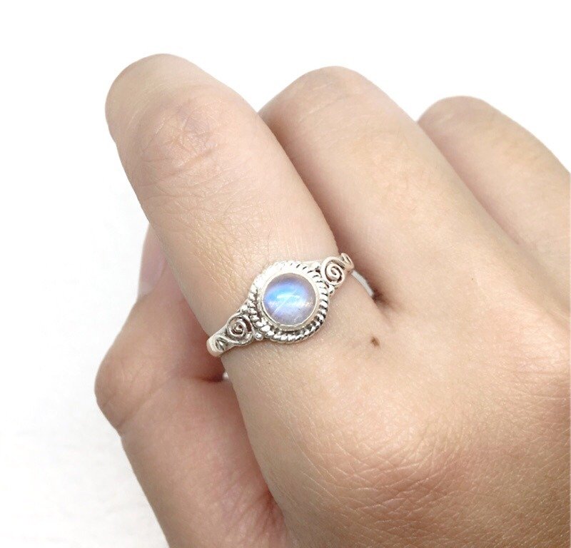 月光石925纯银典雅设计戒指 尼泊尔手工镶嵌制作(款式2) - 戒指 - 宝石 蓝色