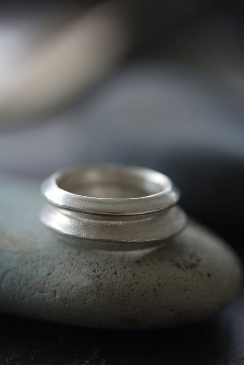Handmade silver ring with angled top profile (R0051-S) - 戒指 - 银 银色
