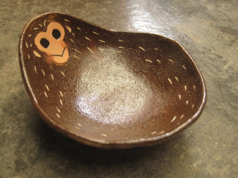 DoDo手作 动物造型碗-猴子浅碗 - 碗 - 陶 咖啡色