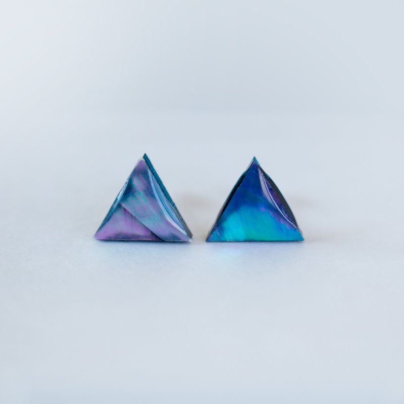 pearl opal earrings (black/mini triangle) - 耳环/耳夹 - 贝壳 黑色