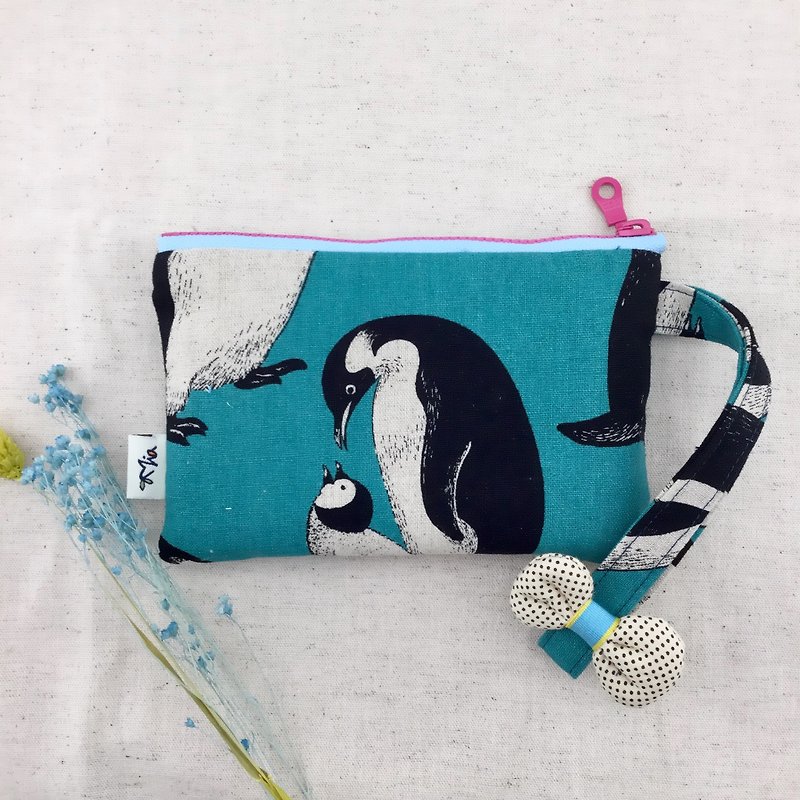 酷酷企鹅—手拿零钱包/化妆包/杂物袋—轻便实用 - 零钱包 - 棉．麻 