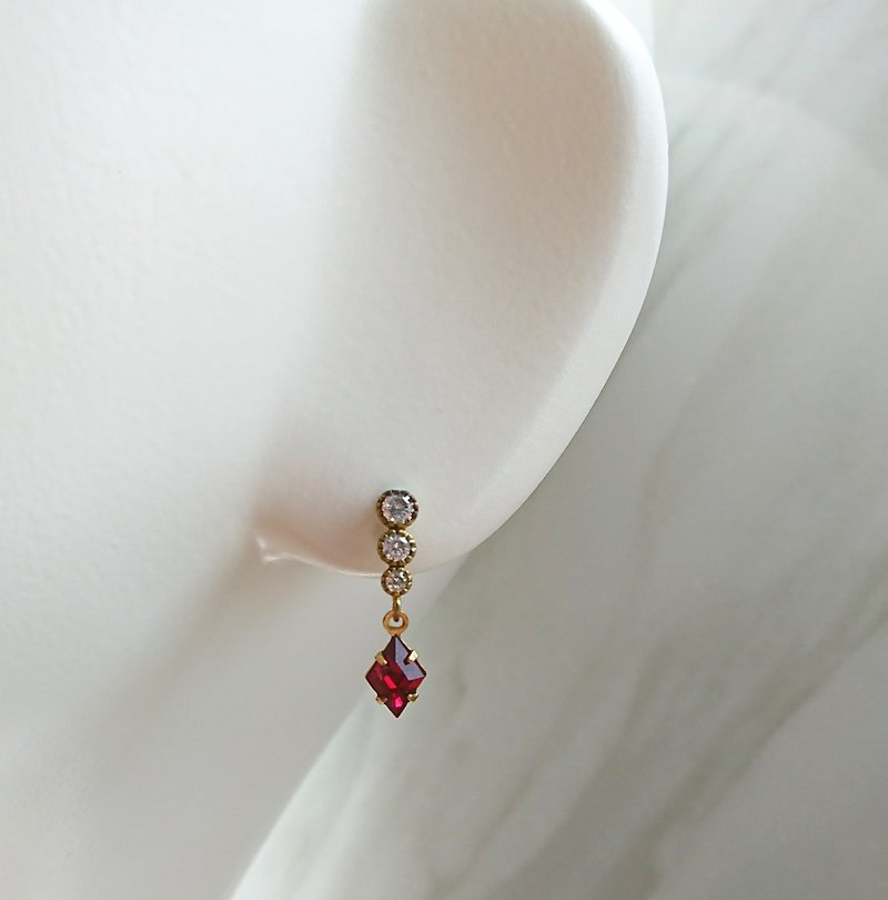 菱形锆石针式耳环(红) - 耳环/耳夹 - 其他金属 红色
