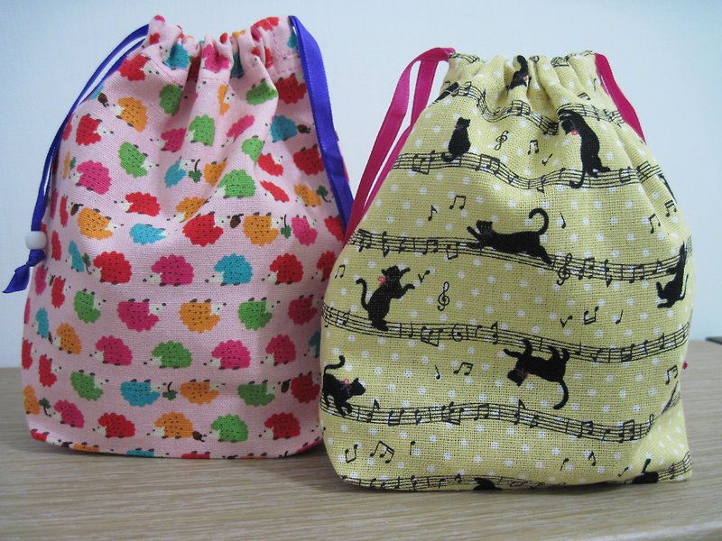 日本印花棉小物袋   任选三个100元   16x17x5 - 化妆包/杂物包 - 棉．麻 多色