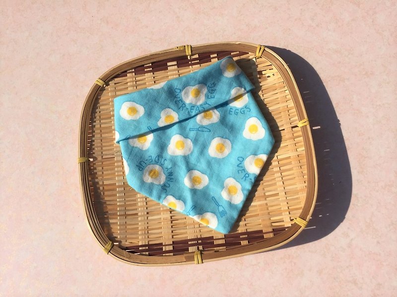 营养荷包蛋(粉蓝色)/日本四层纱手工双面三角围兜.口水巾.领巾 - 围嘴/口水巾 - 棉．麻 蓝色