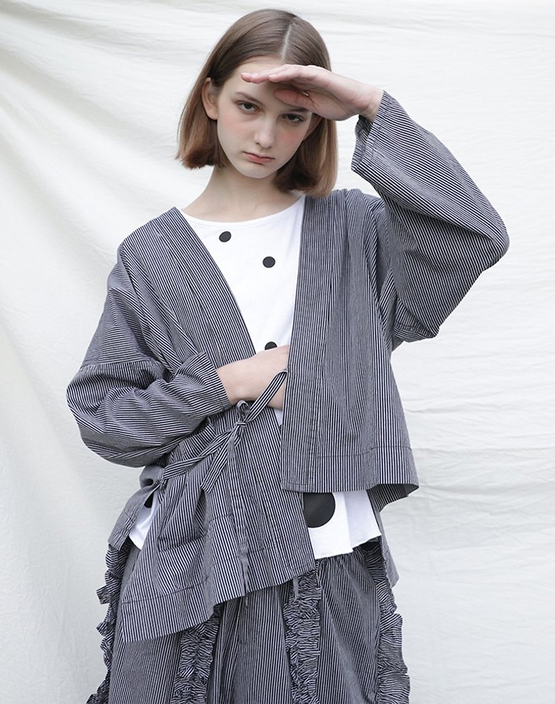 灰条纹绣字长袖日式开衫 - imakokoni - 女装衬衫 - 棉．麻 灰色