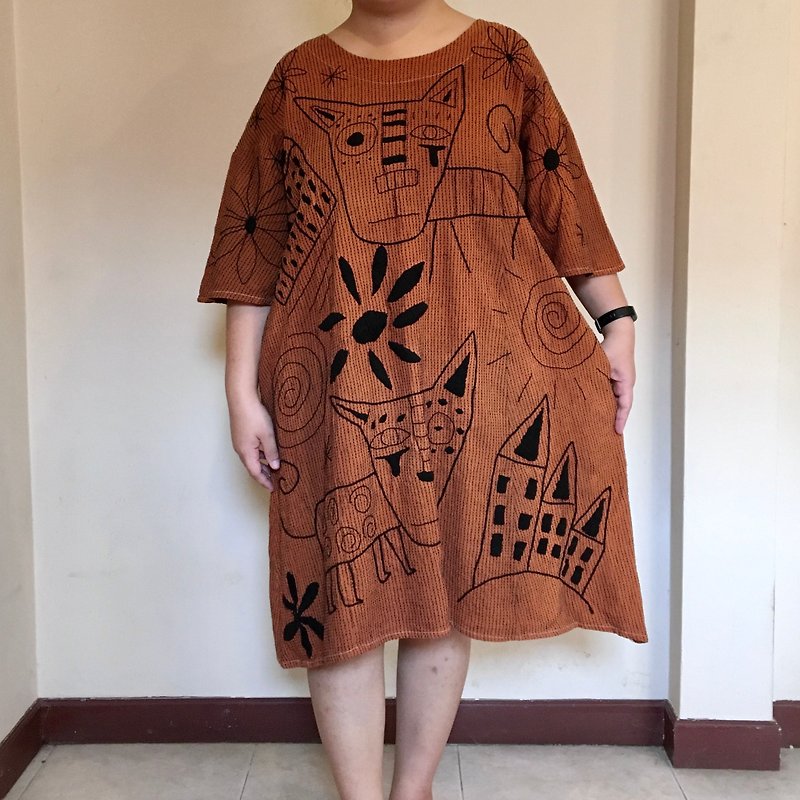 Rounded-neck cotton dress with hand-embroiders cats - 洋装/连衣裙 - 绣线 咖啡色