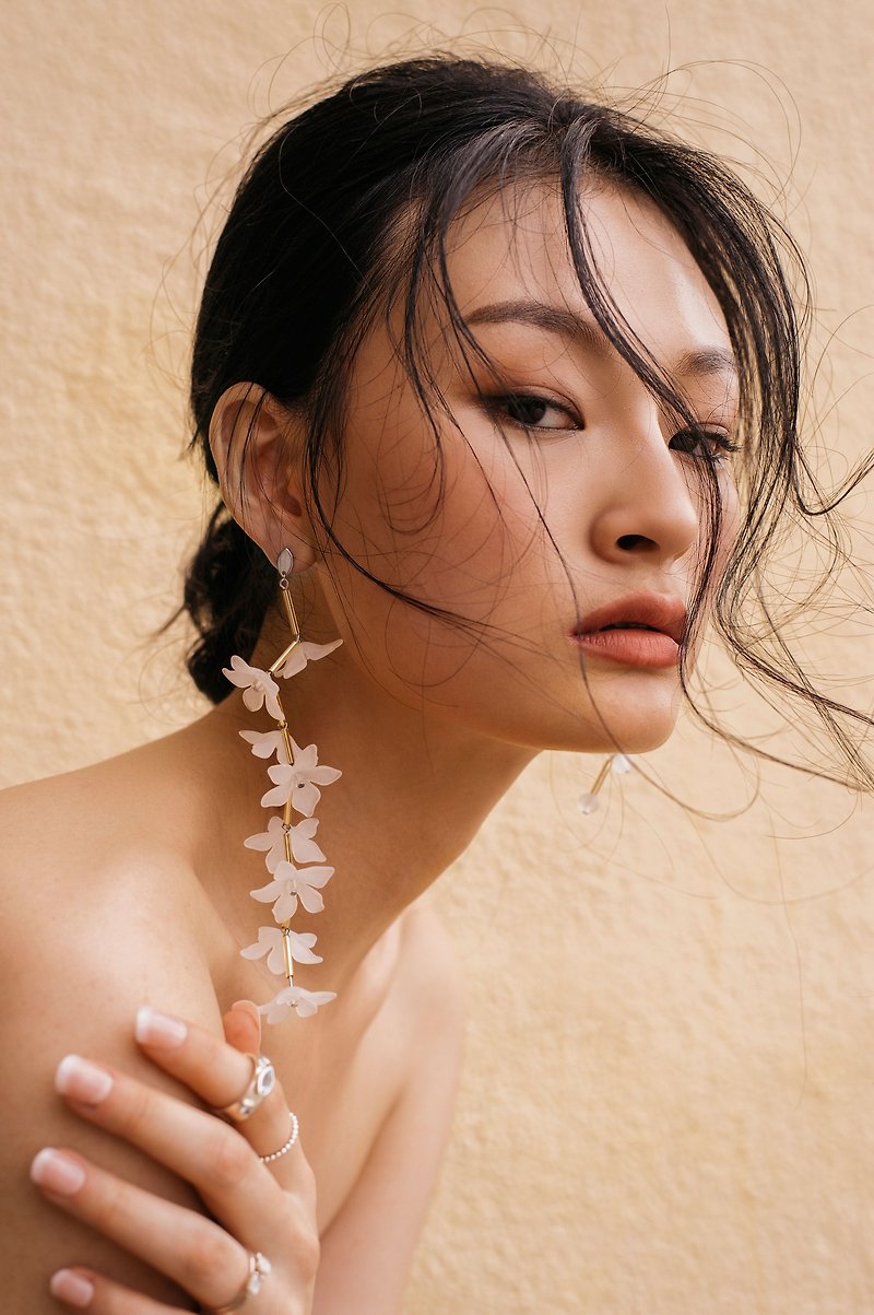 THE VINE 3.0 / Lily of the Valley Earrings - 耳环/耳夹 - 压克力 白色