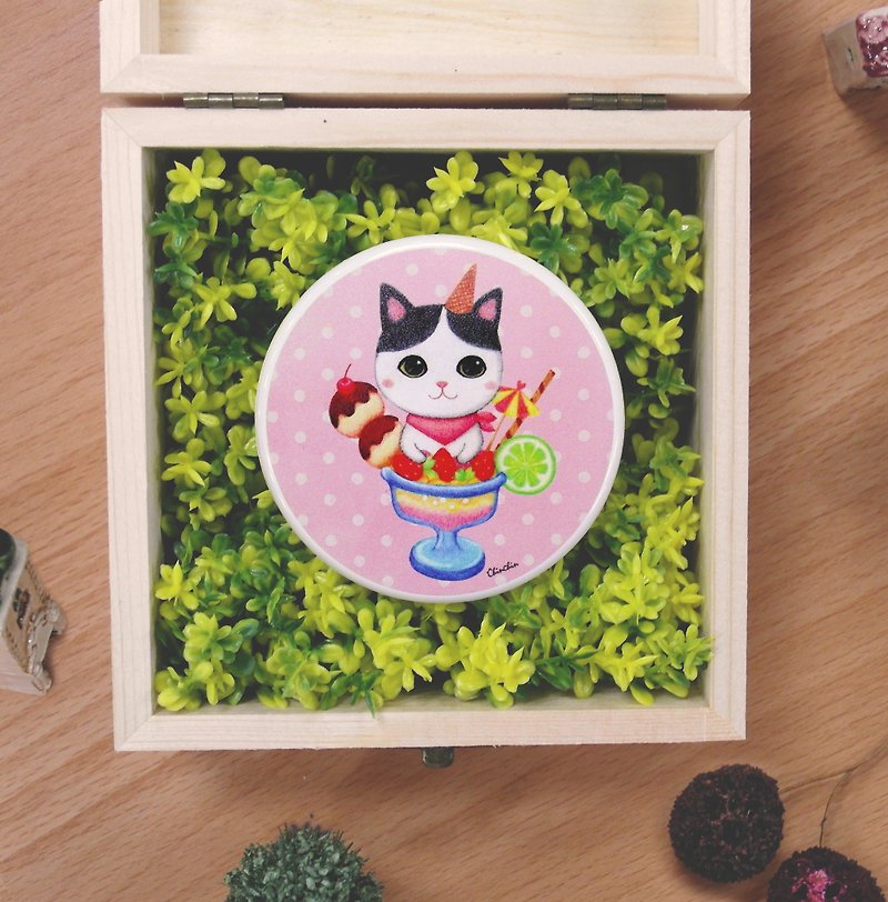 ChinChin 手绘猫咪双面小圆镜 - 草莓圣代 - 彩妆刷具/镜子/梳子 - 其他材质 粉红色