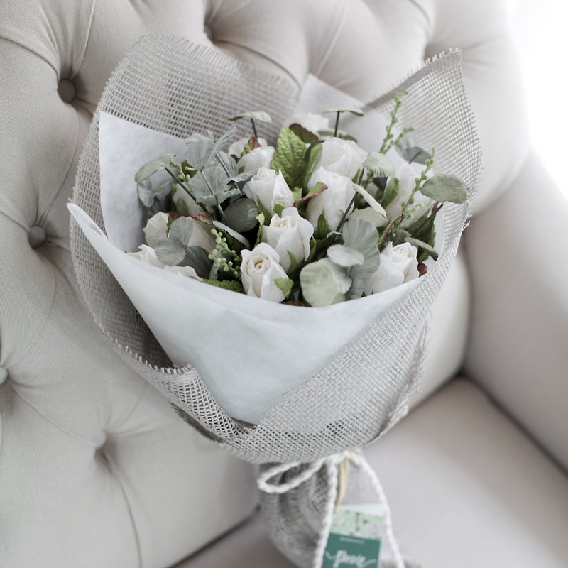 VB201 : Artificial Paper Flower Valentines Bouquet White Rose Size 10"x16" - 木工/竹艺/纸艺 - 纸 白色