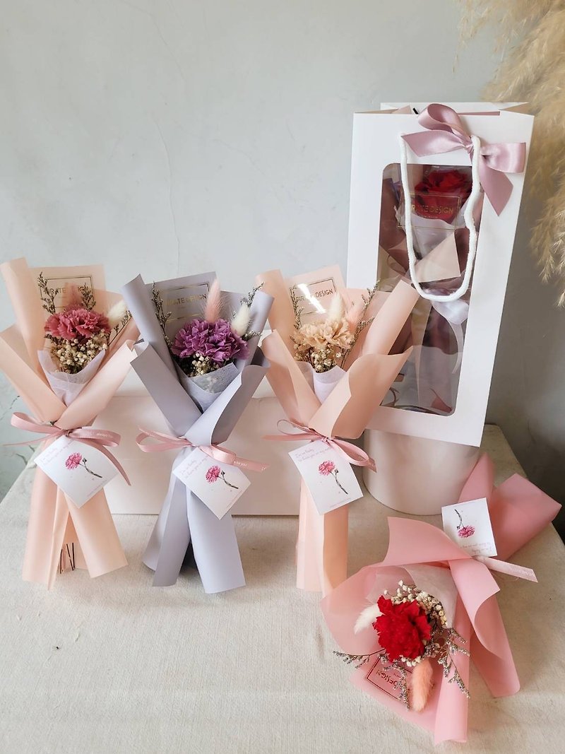 海藏设计| 单支永生康乃馨韩式花束 母亲节花束。附专属提袋 新色 - 干燥花/捧花 - 植物．花 粉红色