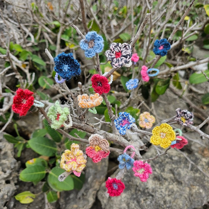 编织花朵串珠戒指 - 戒指 - 其他材质 多色