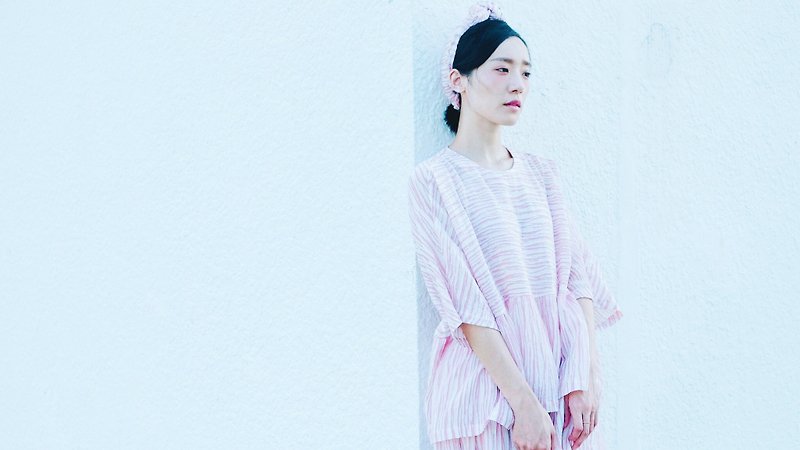 吉野樱亲肤波纹上衣//sakura pink  bandage back in stripe detail top - 女装上衣 - 棉．麻 粉红色
