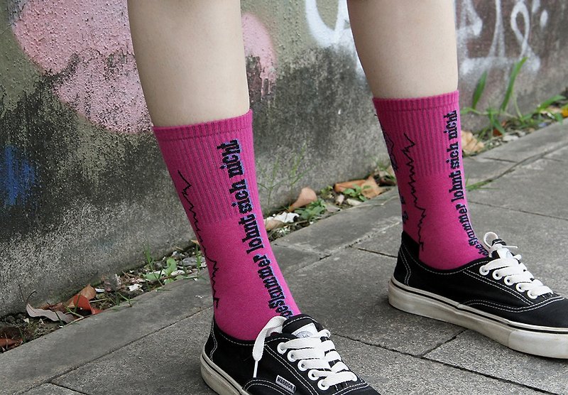 Pinky Metal 桃红铁箱 桃红色中筒袜 休闲袜 - 袜子 - 棉．麻 粉红色