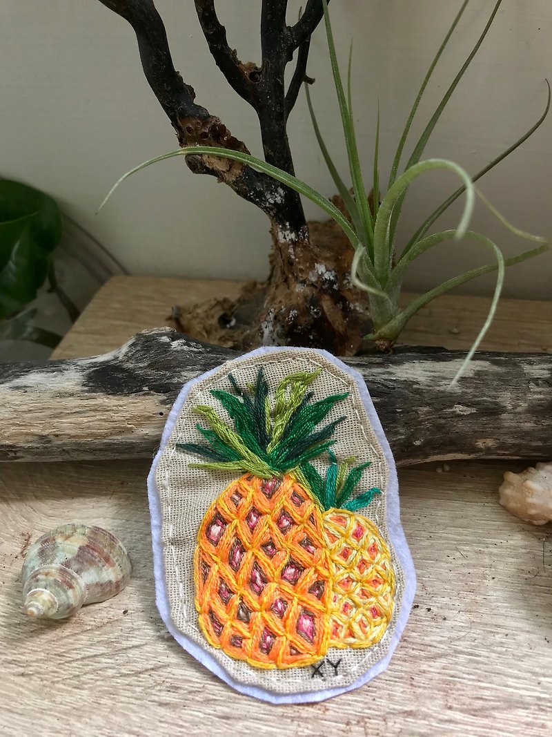 Wednesday 手工刺绣Pineapple 胸针徽章 - 徽章/别针 - 绣线 橘色