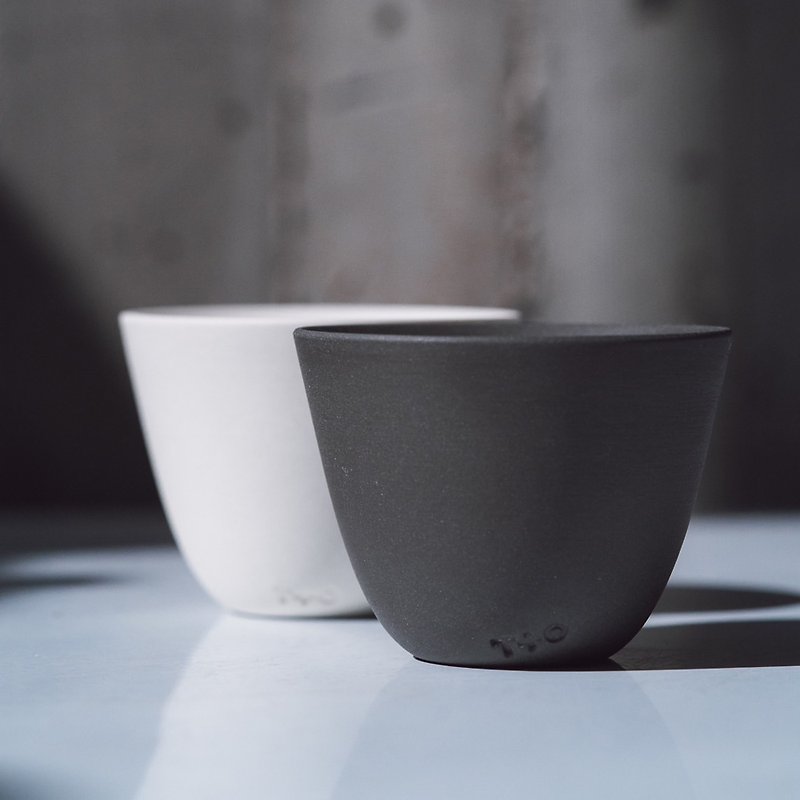 【新年礼盒 2024】T+O 黑色陶瓷杯 手冲咖啡杯 浓缩咖啡杯 - 杯子 - 陶 白色