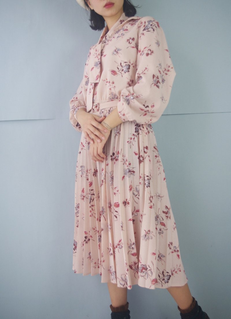 北欧寻宝古着-粉嫩色调灰粉红花卉复古百折洋装 - 洋装/连衣裙 - 聚酯纤维 粉红色