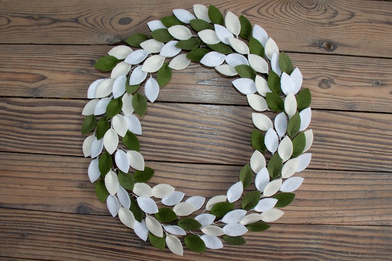 Green and White Felt Leaf Wreath | Door Decor Wreath - 墙贴/壁贴 - 其他材质 