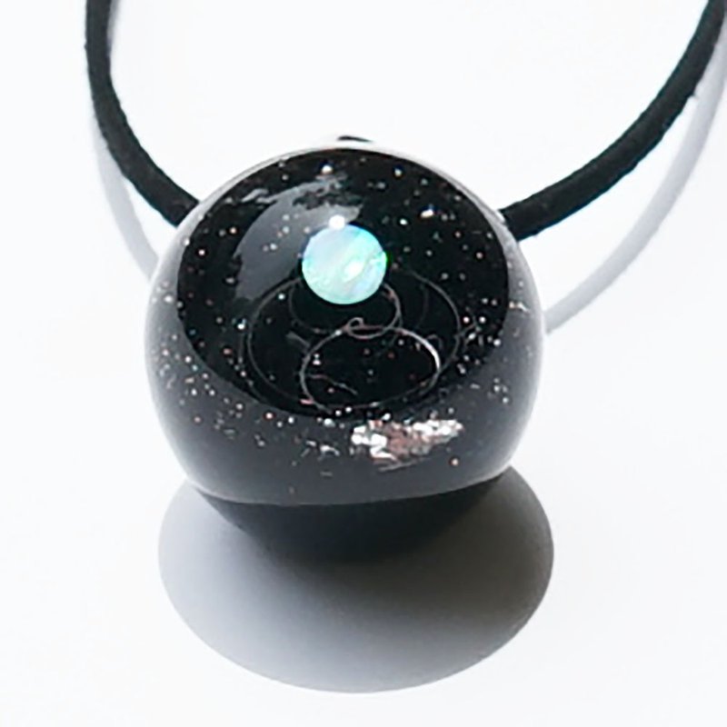 惑星 隕石の世界 ホワイトオパール ver3 キラキラ 隕石入り ガラス ペンダント 宇宙 - 项链 - 玻璃 蓝色