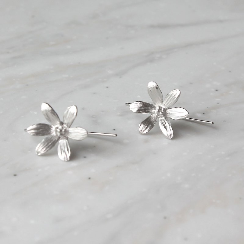 Rain lily earrings - 耳环/耳夹 - 贵金属 银色