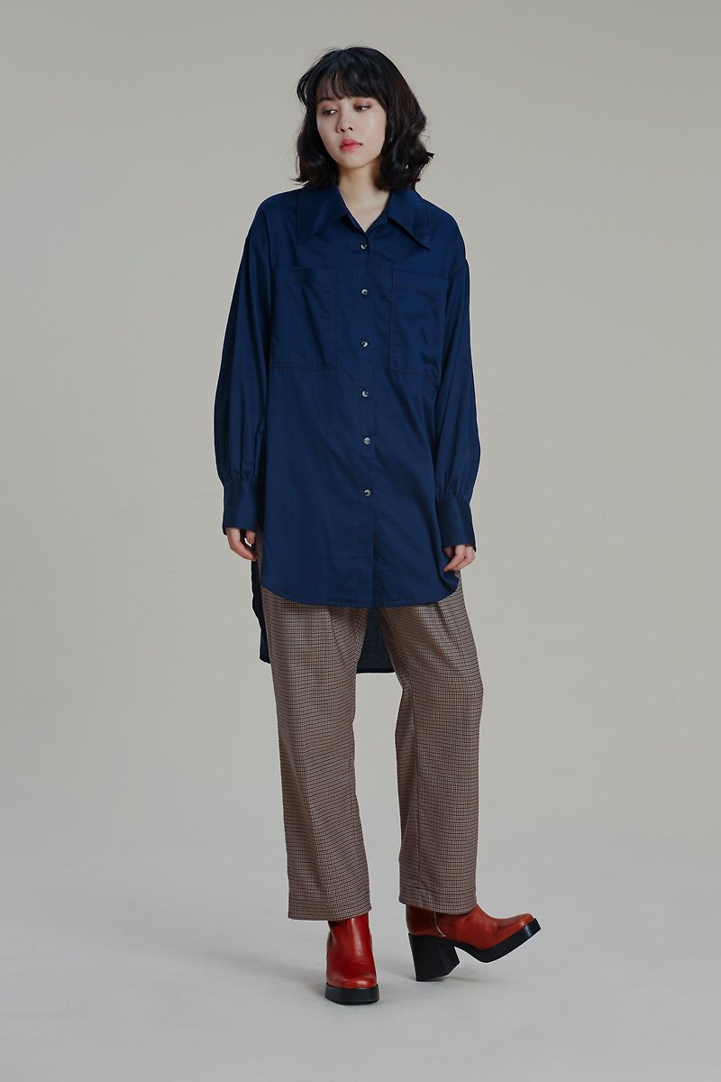 Shan Yong 靛蓝色个性双口袋长版衬衫 - 女装衬衫 - 棉．麻 