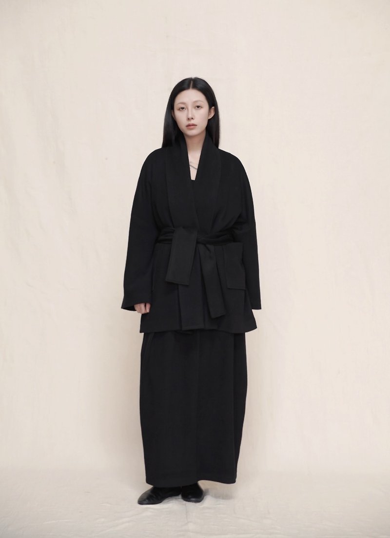 新中式极简 中式翻领系带中长款外套 - 女装上衣 - 其他材质 黑色