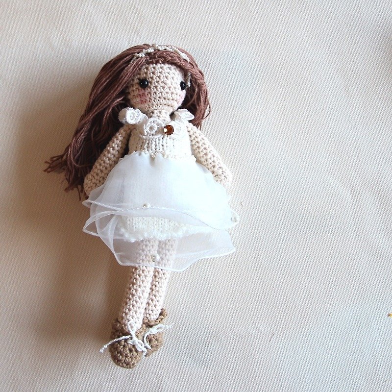 手钩玩偶 毛线娃娃 小美娃娃 新娘造型 白纱 纯白珍珠蕾丝裙 - 玩偶/公仔 - 聚酯纤维 白色