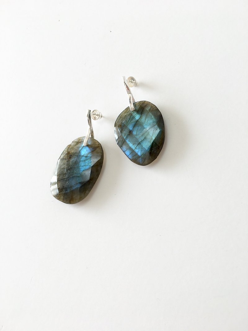 Labradorite Stud-earring SV925 - 耳环/耳夹 - 石头 蓝色