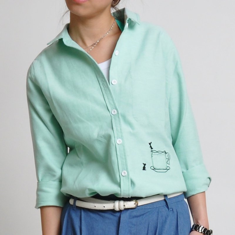 兔子刺绣单口袋长版衬衫 净色宽松长袖外套-青草绿 - 女装衬衫 - 棉．麻 绿色