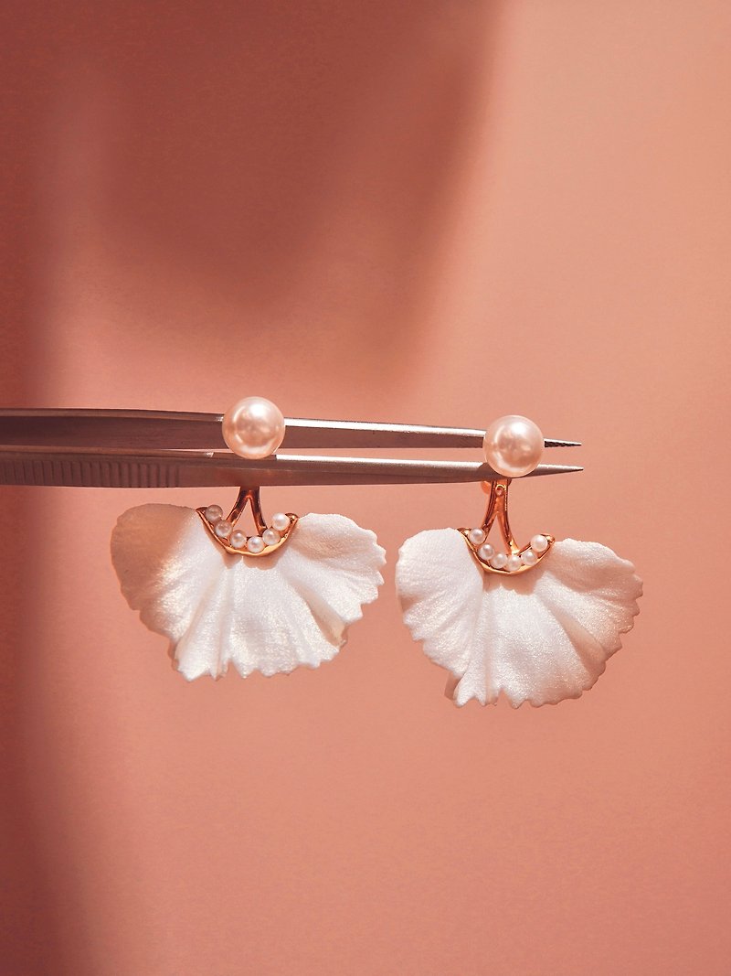 珍珠之贝 — 花艺系 优雅柔白3D耳环 女生仪式感礼物 - 耳环/耳夹 - 其他材质 