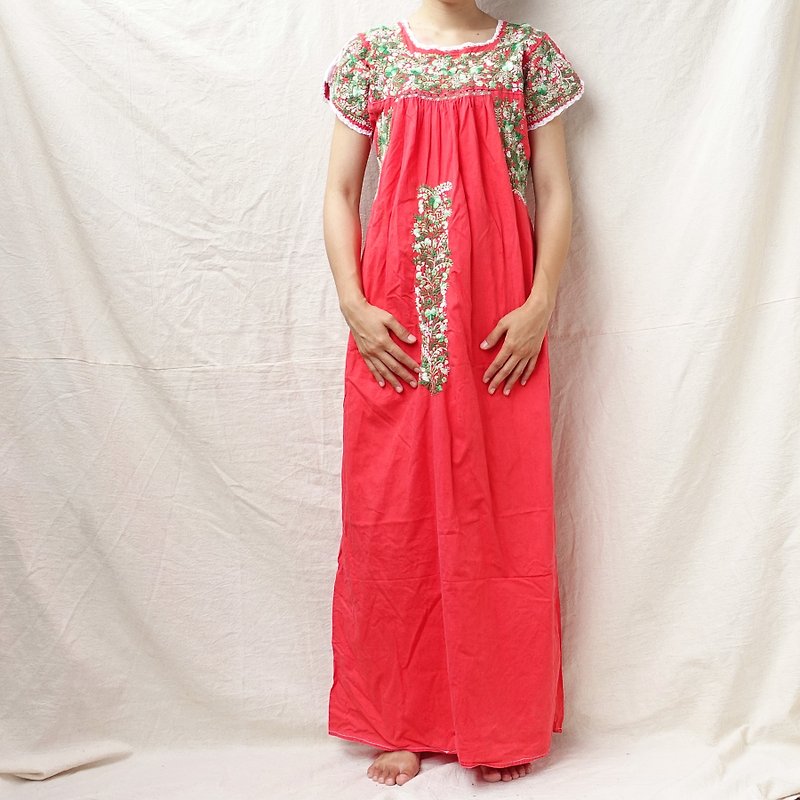 BajuTua /古着/ 墨西哥南方 西瓜红手工花草刺绣小礼服 - 洋装/连衣裙 - 棉．麻 红色