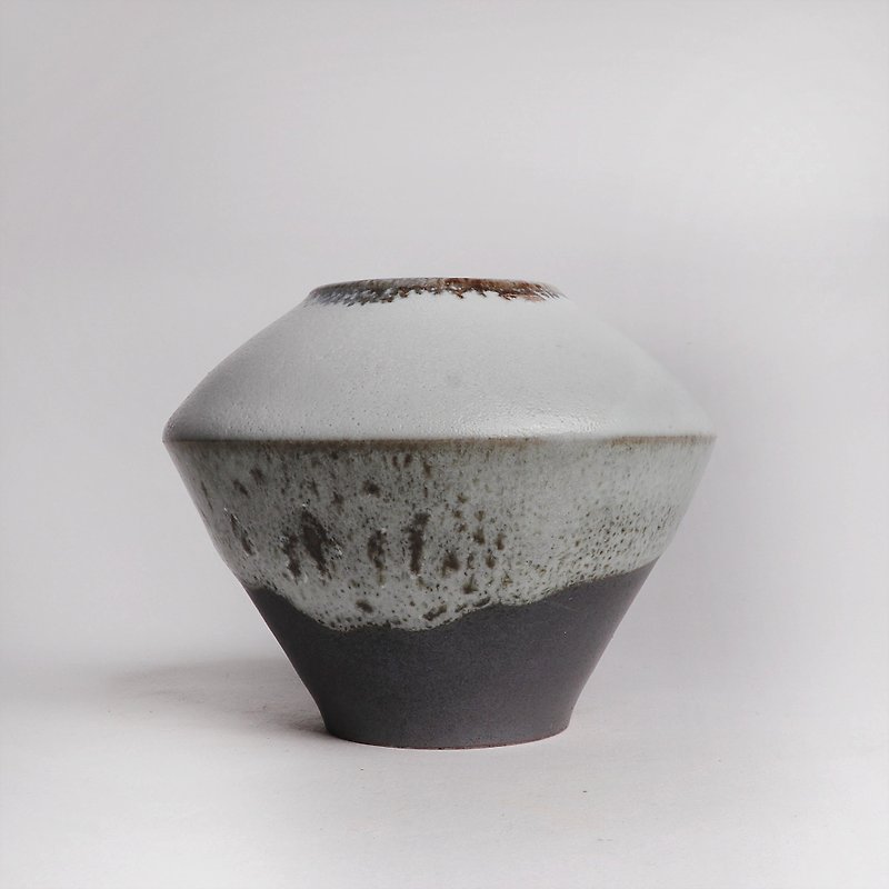 明芽窑 l 灰釉茧形花器花瓶 - 花瓶/陶器 - 陶 灰色