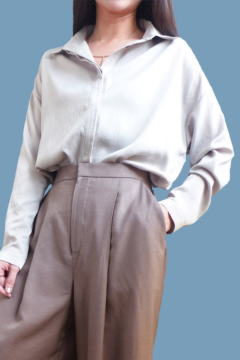 微光泽薄衬衫－雪银 - 女装上衣 - 聚酯纤维 银色