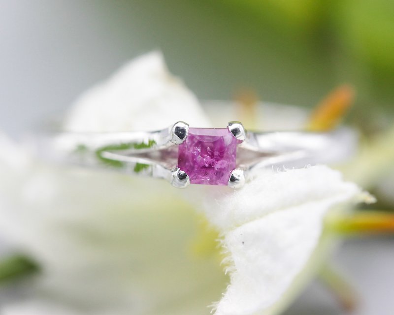Square cabochon Pink sapphire ring in silver prongs setting - 戒指 - 纯银 银色