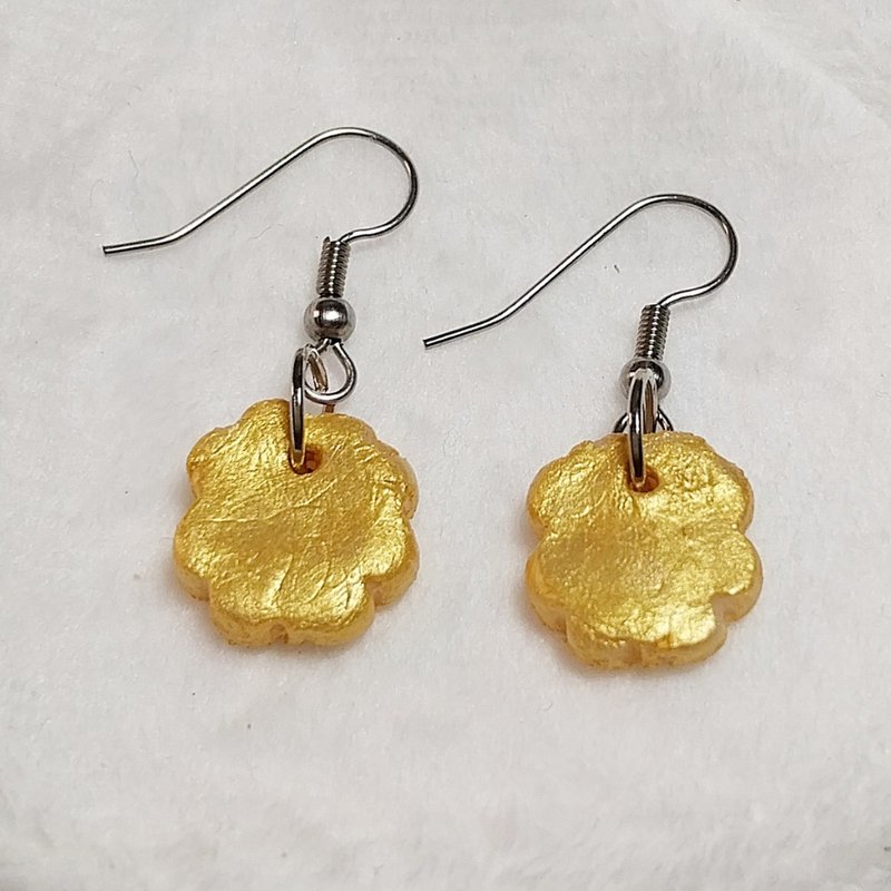 Clover leaf Earring Handmade Air Dry Clay Eco Friendly Stainless Wire Hook - 耳环/耳夹 - 粘土 金色