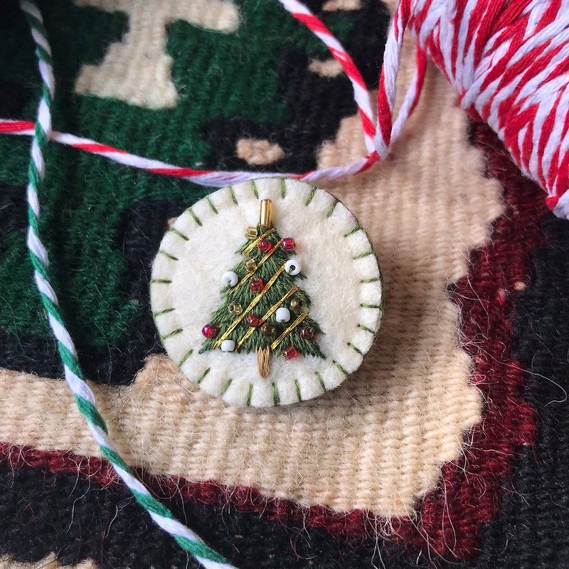Embroidery Christmas Tree - 胸针 - 绣线 