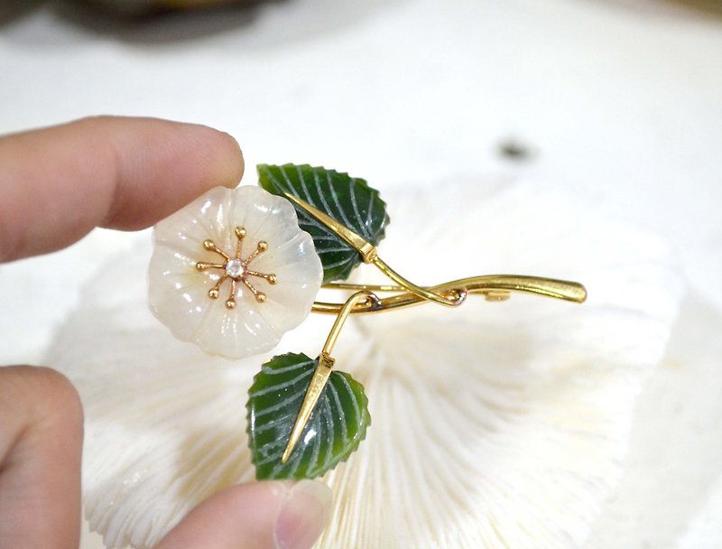 宝石级白玉花绿宝石镀金胸针 高贵优雅 日本二手中古珠宝首饰古着 - 胸针 - 宝石 多色