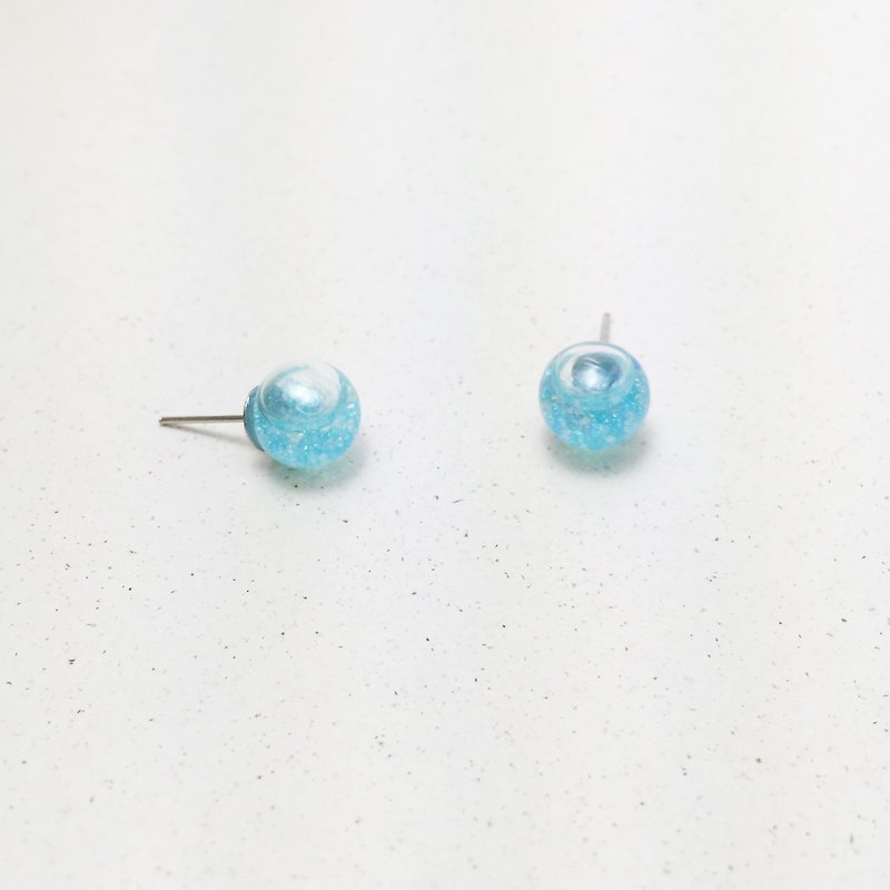 △ 流动玻璃球耳环 − 北半球的海水浴 - 耳环/耳夹 - 玻璃 蓝色