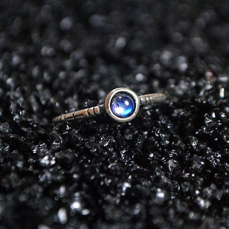ESCA STUDIO • s925纯银天然月光石戒指指环（银色） - 戒指 - 宝石 银色