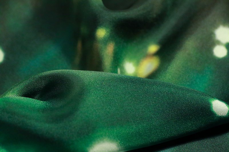 【展现浪漫品味的法式礼盒】时尚精品质感方巾 - 夜巴黎的浪漫 - 手帕/方巾 - 丝．绢 黑色