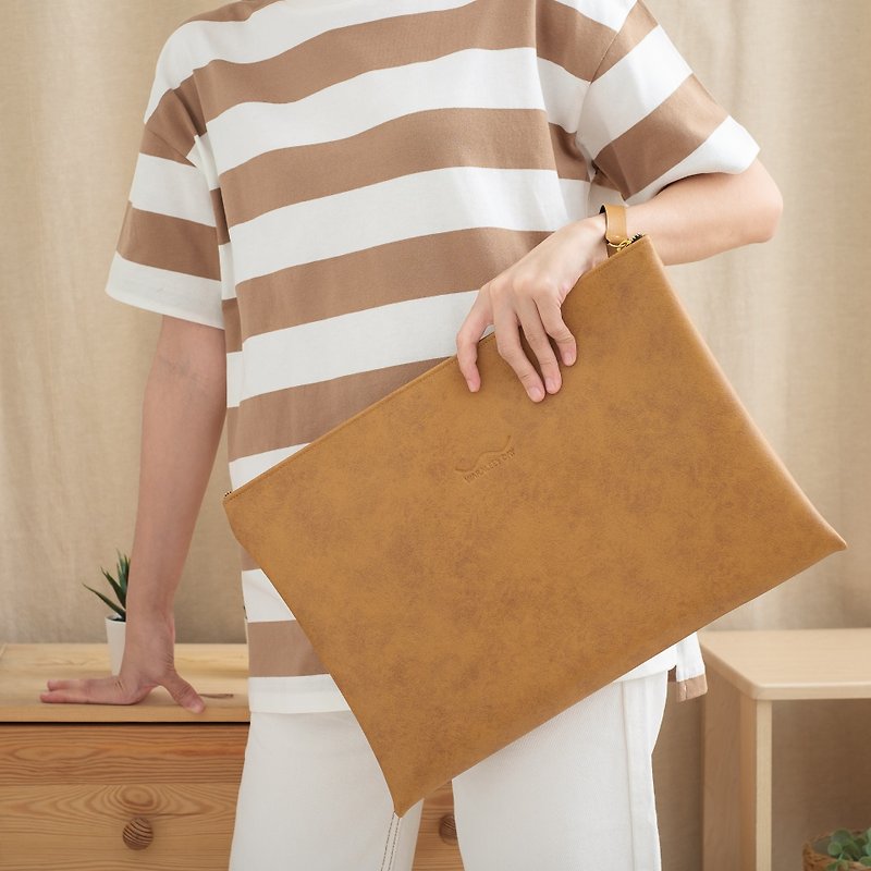 Artificial Leather Clutch Bag (TAN) - 电脑包 - 人造皮革 咖啡色