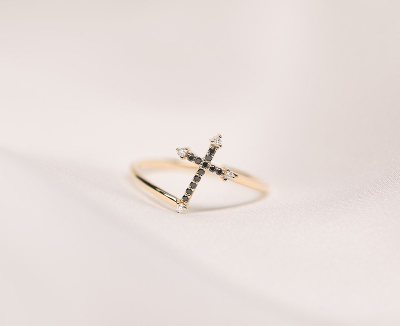 【黑钻系列】纯18K金十字架黑钻石戒指 婚戒订制 对戒设计 R077 - 戒指 - 钻石 黑色