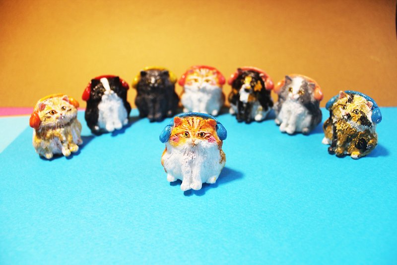 猫咪合唱团-戴耳机的肥猫猫 - 花瓶/陶器 - 塑料 