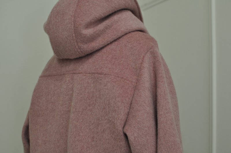 Flat 135 X 台湾设计师 90%羊毛布料 帽子大衣外套 玫瑰色 中长版 - 女装休闲/机能外套 - 羊毛 粉红色