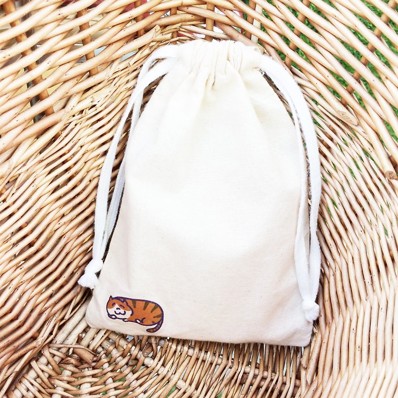 肥猫の日常 帆布束口袋 手工印制 Drawstring bag - 化妆包/杂物包 - 棉．麻 白色