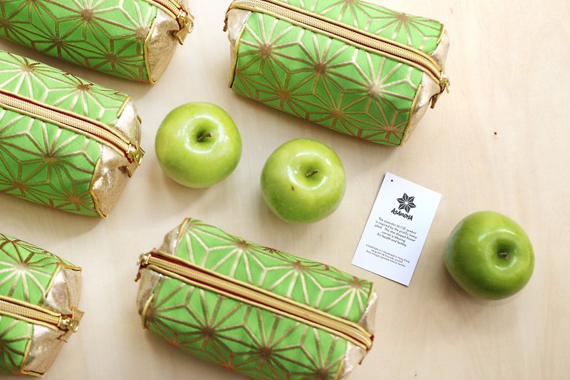 Japanese Kimono Travel Bag - Asanoha Pattern in Green and Gold - 化妆包/杂物包 - 丝．绢 绿色